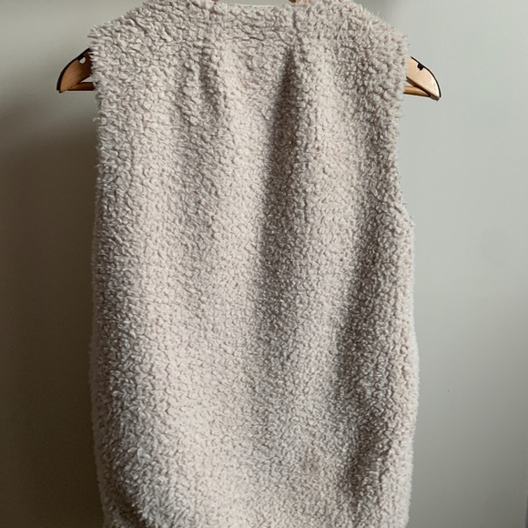 Wilfred Sherpa Vest - Picture 4 of 6